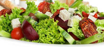 https://upload.wikimedia.org/wikipedia/commons/a/a8/Salad_platter02_crop.jpg